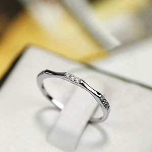 Anello Sottile con Design a Linea Sottile, Stile Minimalista per Donne - Product Image 4