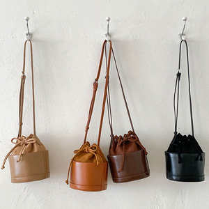 Sac bandoulière en cuir pour femme, personnalisé, de haute qualité et tendance, sac seau pour femme - Product Image 6