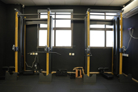 Entrenador funcional compacto para el hogar montado en la pared con Lat/Row, estante de sentadillas de doble polea con máquina de cable para ejercicio