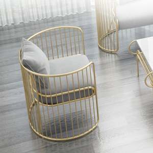 Canapé et table basse combinés de style nordique, luxe léger, style célébrité du <span class=keywords><strong>web</strong></span>, petit magasin de vêtements familial, simple et moderne - Product Image 5