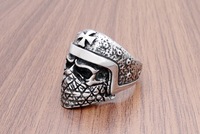 Casque de moto rétro masqué tête de crâne croisé bague en acier titane bijoux de chevalier dominateur pour hommes