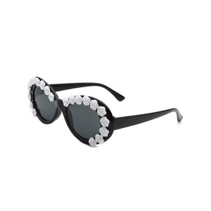 Lunettes de soleil ovales et rondes pour femmes Vystra - Style floral tendance - Product Image 1