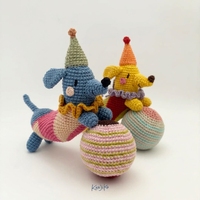 Animal en crochet personnalisé fait main, Teckel de cirque en amigurumi, faible MOQ, peluche pour enfants, cadeau