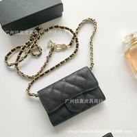 Porte-cartes mini matelassé en cuir caviar avec chaîne, sac banane classique pour femme