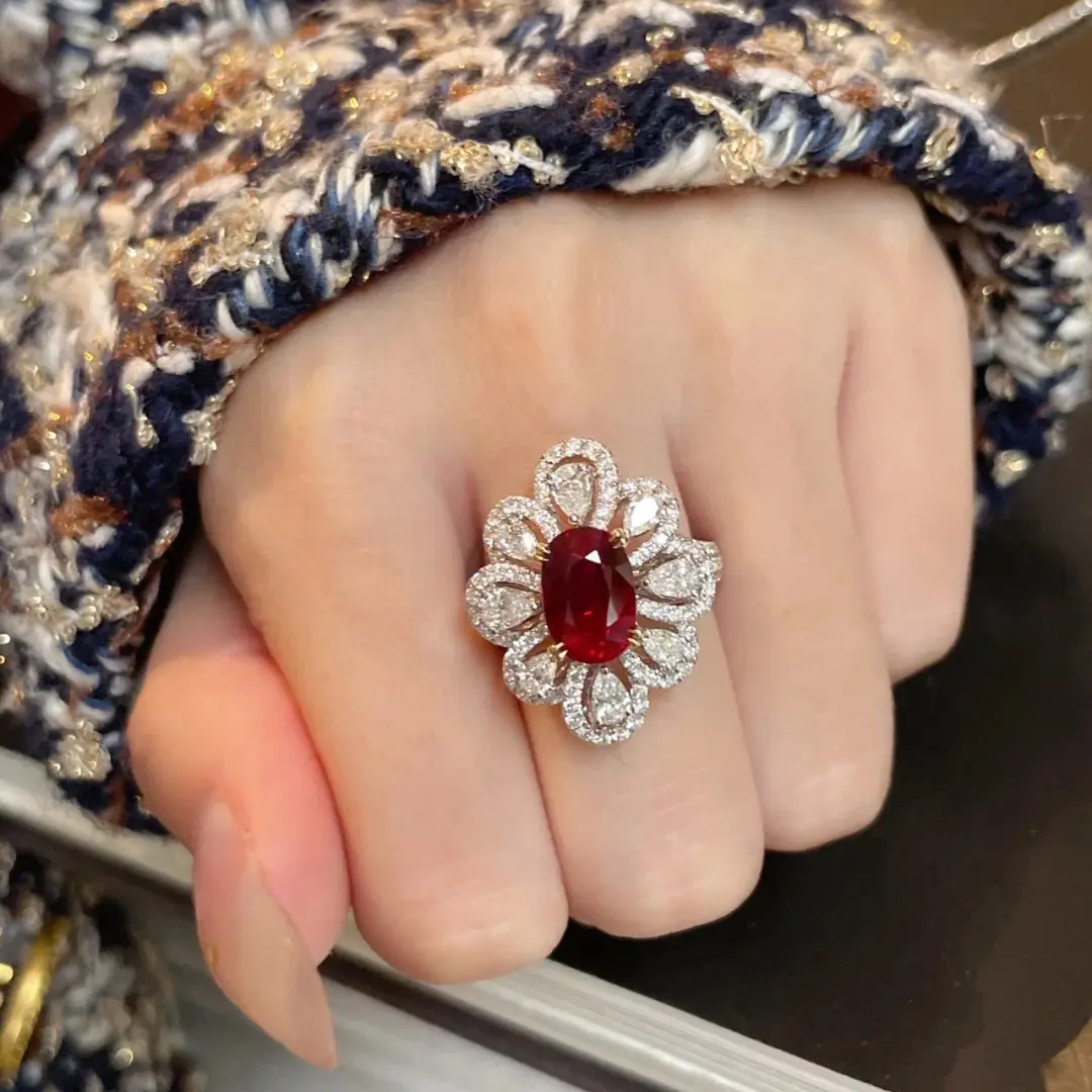 Anel de luz de sensação, anel de flor extravagante brilhante e alto nível, anel de rubi aberto para mulheres r26