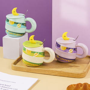 แก้วกาแฟลายการ์ตูนสร้างสรรค์ 400 มล. ลายดวงจันทร์และดาวเคราะห์ แก้วเซรามิกน่ารัก แก้วของขวัญ แก้วกาแฟเซรามิกพร้อมฝา ขายส่ง - Product Image 1