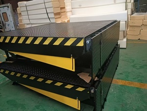 Plataforma Elevadora Hidráulica para Puertas de Cámaras Frigoríficas - Niveladora de Andén Telescópica e Inclinable de Acero al Manganeso con <span class=keywords><strong>Motor</strong></span> para Camiones Contenedores y Montacargas - Product Image 3