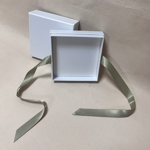 Boîte cadeau rigide en papier écologique, directement de l'usine, avec ruban satiné, logo personnalisé, couvercle et base de haute qualité pour bracelet - Product Image 2