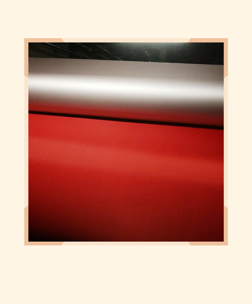 Тафта 100% полиэстер 210T с серебряным покрытием и водонепроницаемой, широко используется в качестве автомобильного чехла, зонта и подкладки одежды