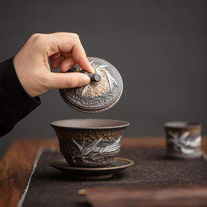 Set da Tè Kung Fu in Stile Giapponese Vintage con Ciotola in Ferro Smaltato Placcato Oro, Tazza in Ceramica Grezza e Gaiwan - Product Image 4