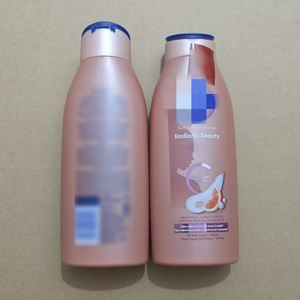 Lotion corporelle nourrissante et éclaircissante 400 ml, formule ultra-hydratante pour une hydratation intense - Product Image 3