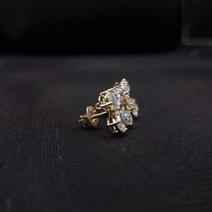 ต่างหูเพชรทรงลูกแพร์ 5.5 กะรัต ดีไซน์ดอกไม้ ทองคำแท้ รับรองโดย IGI สำหรับผู้หญิง สง่างาม เหมาะสำหรับงานปาร์ตี้ แต่งงาน - Product Image 2