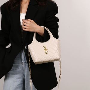 Bolso Tote Acolchado de Gran Capacidad para Mujer, con Cierre de Cremallera Holográfico Geométrico de Lujo, Versátil, para Llevar al Hombro.2531 - Product Image 4