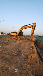 Excavatrice sur chenilles hydraulique d'occasion Hyundai 350LVS de 35 tonnes avec moteur et pompe, d'origine coréenne, avec brise-roche et accessoire de pouce certifié CE - Product Image 4