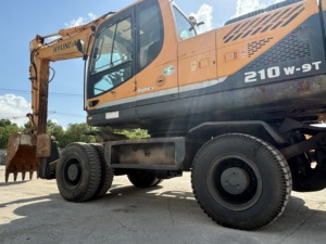 Excavatrice à roues Hyundai 210w-9 d'occasion de 21 tonnes en bon état à vendre en Corée avec des composants de base Roulement d'engrenage du moteur - Product Image 3