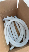 Tube Sanitaire en PTFE Ondulé Blanc pour le Transport de Condiments, Résistant aux Hautes Températures et à une Pression de Jusqu'à 10 Bars