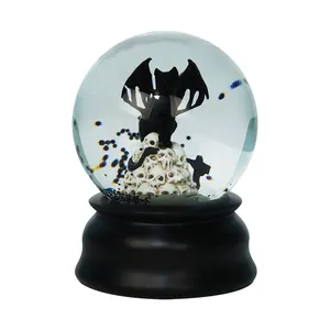 Fabricante Atacado Personalizado Snow Globe Presentes Artesanato Resina Estatueta Inserir Snow Globe Ornamentos em Halloween & Natal