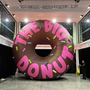 Decoración para Eventos Promocionales <span class=keywords><strong>de</strong></span> Tiendas <span class=keywords><strong>de</strong></span> Postres, Donut Inflable LED <span class=keywords><strong>de</strong></span> PVC, Modelos <span class=keywords><strong>de</strong></span> Comida Inflables, Anillo <span class=keywords><strong>de</strong></span> Donut Inflable Personalizado - Product Image 1