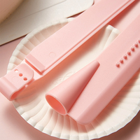 Grattoir à crème réglable en hauteur, lisseur de bordure de gâteau en plastique, outil de lissage pour glaçage et fondant, pour la décoration de gâteaux et la pâtisserie