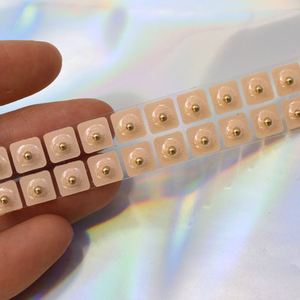 24K Or Oreille Graines Autocollants Acupression Massage Oreille Graines Or pour Acupoint Thérapie Acuriculaire Acupuncture 100PCS - Product Image 5