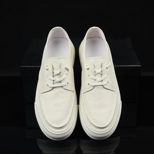 Chaussures de skate en cuir de couleur unie, légères, en matériau flexible, confortables, à bout rond, résistantes à l'usure, à semelle plate, tendance - Product Image 1