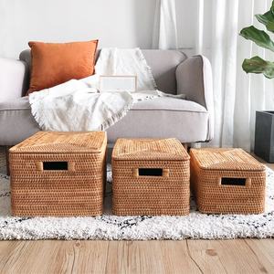 Cesto de mimbre hecho a mano con tapa para la colada, caja de almacenamiento tejida hecha a mano para regalos de Navidad y Pascuas - Product Image 3