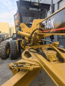 รถเกรดเดอร์มือสอง CAT 140K ราคาส่งถูก มีสินค้าเพียงพอและหลากหลายรุ่นเพื่อตอบสนองทุกความต้องการของคุณ - Product Image 5