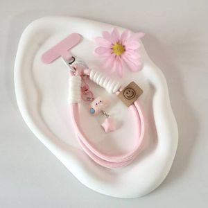 2025 nuevo teléfono celular encanto cuerda cordón corto con Tether Tab Universal lindo teléfono llavero correa de muñeca para mujeres niñas - Product Image 2