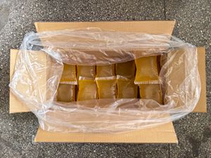 กาวร้อนละลายสีเหลืองใส แรงยึดติดสูง สำหรับถุงส่งของ กาวร้อนละลาย PSA - Product Image 6