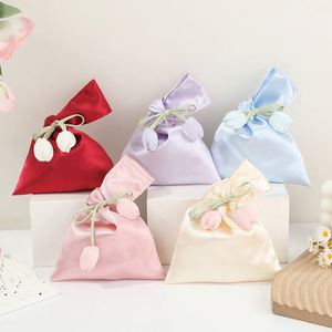 Pochette cadeau réutilisable en satin pour mariage, sac à bonbons et confiseries, 16x21x17cm, motif tulipe, sac fourre-tout en tissu pour mariage - Product Image 1