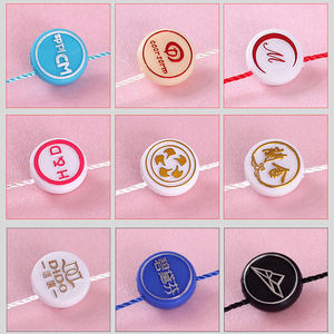 Precinto de Seguridad Personalizado con Logo en Relieve 3D, Etiqueta Colgante de Plástico con Cuerda para Bolsos, Zapatos, Ropa y Relojes - Product Image 5