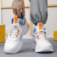 Prix de gros Nouvelles baskets de printemps pour hommes, style étudiant et jeune, décontractées, de sport et de course, à semelle épaisse, montantes et robustes