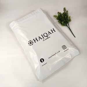 Enveloppes d'expédition personnalisées en plastique recyclé, imperméables et biodégradables pour vêtements, chaussettes, artisanat et envois express - Product Image 1