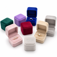 Boîte d'emballage de bijoux de luxe écologique imperméable avec laminage brillant personnalisé, boîte cadeau rigide en papier pour bague, collier, boucles d'oreilles