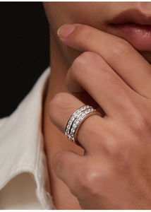 Anillo de Eternidad de Moissanita en Oro Amarillo, Corte Brillante Redondo, Engaste en Canal, Diseño Geométrico, Anillo de Boda Unisex de Lujo - Product Image 5