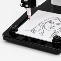 Robot de dessin de portraits pour studio photo, robot de dessin IA qui transforme les photos en œuvres d'art imprimées au style dessiné à la main