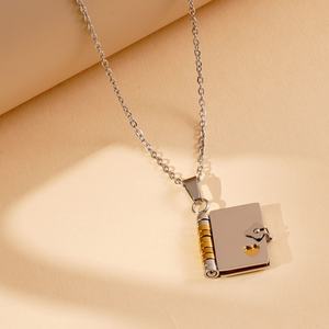 Collar con Colgante de Libro en Acero Inoxidable 316L Chapado en Oro de 18k, Hipoalergénico y Antideslustre, Moderno, para Hombres y Mujeres - Product Image 6