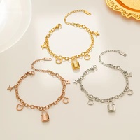 Edelstahl-Armband Hohlblumen-Anhänger-Armreif Mode-Schmuck für Damen-Armbänder und -Bangles