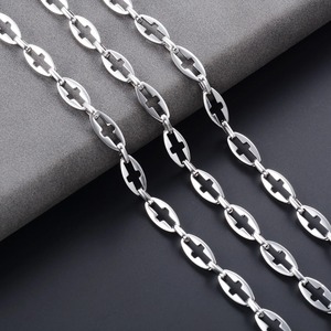 Elegante Collana a Catena Impermeabile in Acciaio Inossidabile con Croce Traforata, Girocollo per Uomini e Ragazzi - Product Image 1