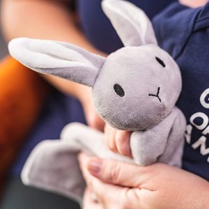 Chăn An Toàn Mới Cho Em Bé Chăn Nhồi Bông Mềm Cho Em Bé Chăn Cho Trẻ Tập Đi Unisex Với Chú Thỏ Đáng Yêu Ngọt Ngào - Product Image 3