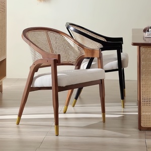 Silla de Comedor de Lujo con Brazos, Estructura de Madera, Respaldo de Ratán y Asiento Tapizado para Restaurante, Hotel, Cafetería - Product Image 3