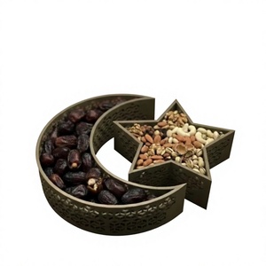 Plateau de service exclusif en métal en forme de croissant et d'étoile avec dattes et noix pour la décoration de table du Ramadan et de l'Aïd, design oriental, fait main. - Product Image 6