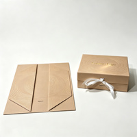 Boîte cadeau réutilisable en papier rigide pliable et recyclable avec ruban satiné imprimé or personnalisé