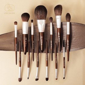 Juego de Brochas de Maquillaje Cangzhou de 13 Piezas, Mango de Madera, Pelo Sintético de Animales, Brochas para Base de Maquillaje, Forma Redonda, Herramientas de Maquillaje Portátiles - Product Image 1