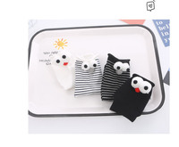 Dessin animé noir et blanc femmes mi-tube chaussettes respirant tricoté longueur d'équipage avec 3D grands yeux rayures bords bouclés