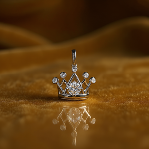 Colgante de Corona Tiffany en Oro Blanco con Diamante Corte Triangular Color G, Piedra Natural, Estilo Clásico para Compromiso de Mujer - Product Image 2