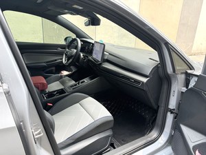 <span class=keywords><strong>Volkswagen</strong></span> Golf 8 R-Line d'occasion 1.5TSI / 300TSI automatique essence, conduite à gauche, berline d'occasion - Product Image 5
