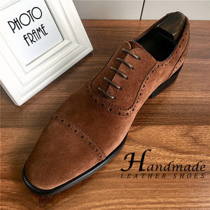 Zapatos formales de cuero para negocios, de diseño nuevo y hechos a medida. Zapatos Oxford de hombre con parte superior de cuero genuino y brocado de charol. - Product Image 3