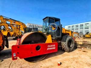 Rouleau compresseur vibrant d'occasion Dynapac CA301D à tambour unique, bon marché, avec composants essentiels (roulement et pompe) - Product Image 2