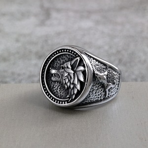 Yunnique – bague rétro en acier inoxydable pour hommes, design tête de loup, style Viking Odin, motif animal, bijoux cadeau - Product Image 1